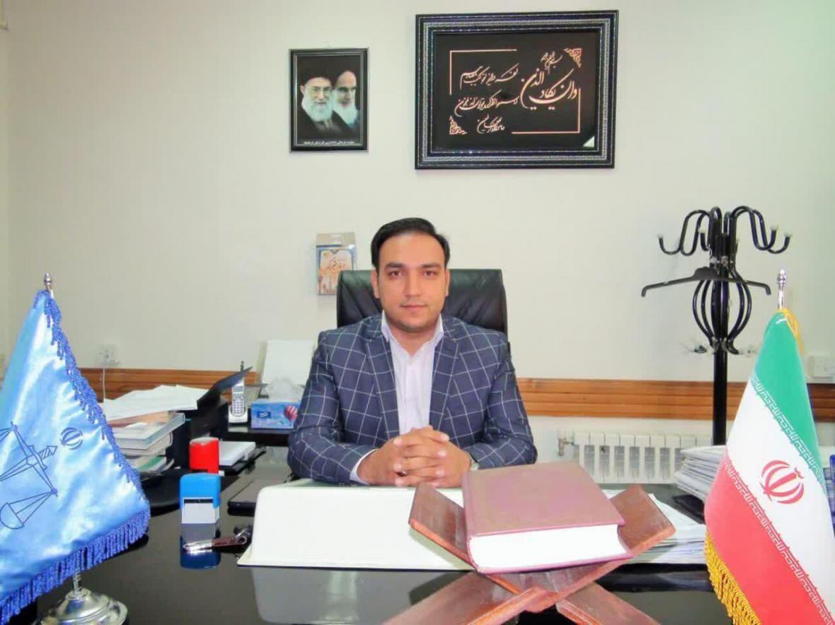 خبرنگاران دادستان جوانرود: با گرانفروشی ماسک و مواد ضدعفونی خبرنگاران دادستان جوانرود: با گرانفروشی ماسک و مواد ضدعفونی کننده برخورد می گردد
